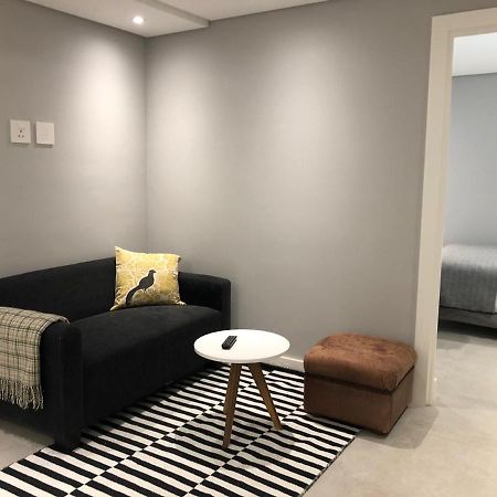 Private Bachelor Pad In Sea Point Lägenhet Kapstaden Exteriör bild