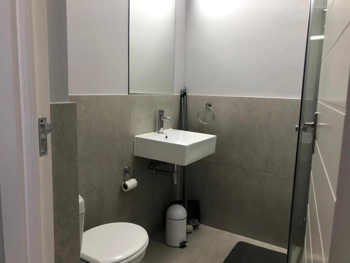Private Bachelor Pad In Sea Point Lägenhet Kapstaden Exteriör bild