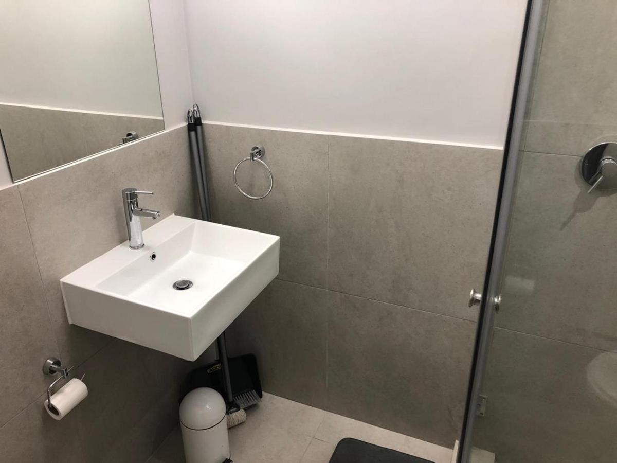 Private Bachelor Pad In Sea Point Lägenhet Kapstaden Exteriör bild
