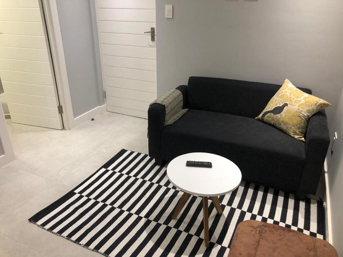 Private Bachelor Pad In Sea Point Lägenhet Kapstaden Exteriör bild